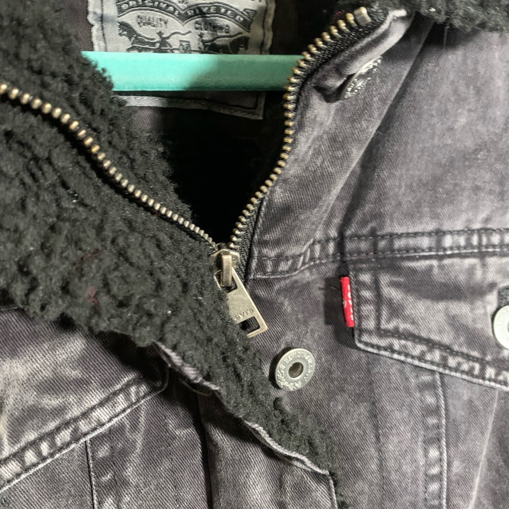 Levi's Denim Trucker Jacket Black Sherpa Lined Size S Casual Grunge Streetwear - Picture 2 of 10